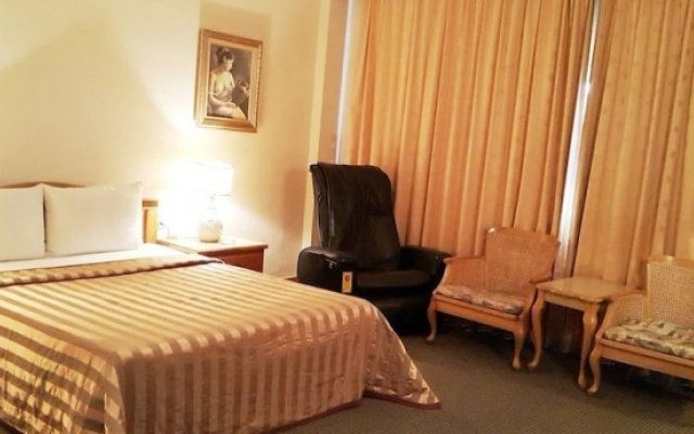 Yifeng Business Motel