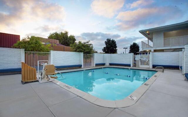 Super 8 by Wyndham Santa Clara