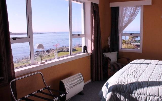 Bluff Ocean Vista Motel – Guest Rooms – Bluff
