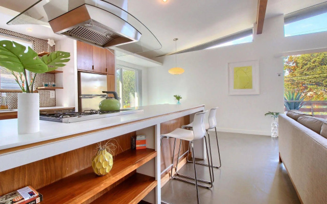 Travis Heights Modern I