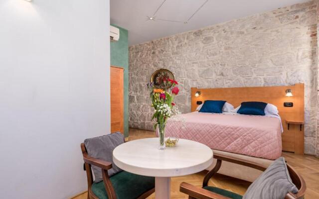 Captain's Guest house