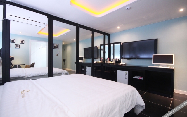 Gimje Q Drive Self Check-in Motel