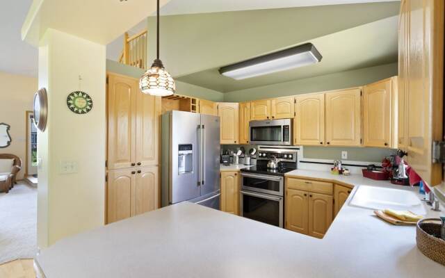 Parkside Gardens | Shady Private Yard W/ Hot Tub!