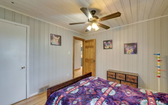 Cozy Lisle Home w/ Fenced Backyard: Pets Welcome!