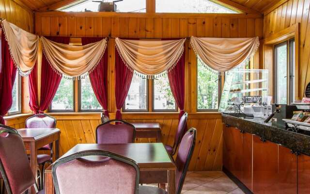 Rodeway Inn & Suites Brunswick near Hwy 1