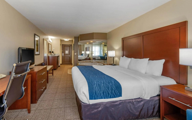 Comfort Inn & Suites Northern Kentucky
