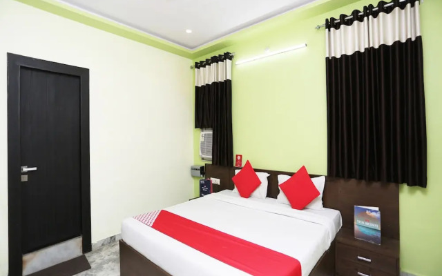 OYO 27686 Hotel Chandra Garden