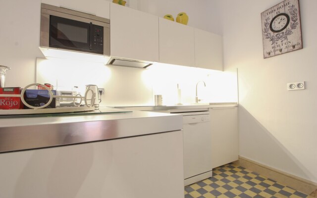 Deluxe apart. Pza de la encarnacion Q5