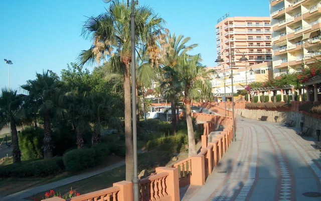 First Line, to the beach, 1 bed Apt , Sleeps