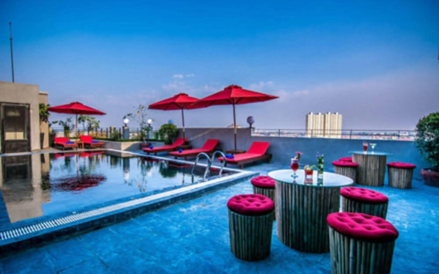 Diamond Palace Resort & Sky Bar