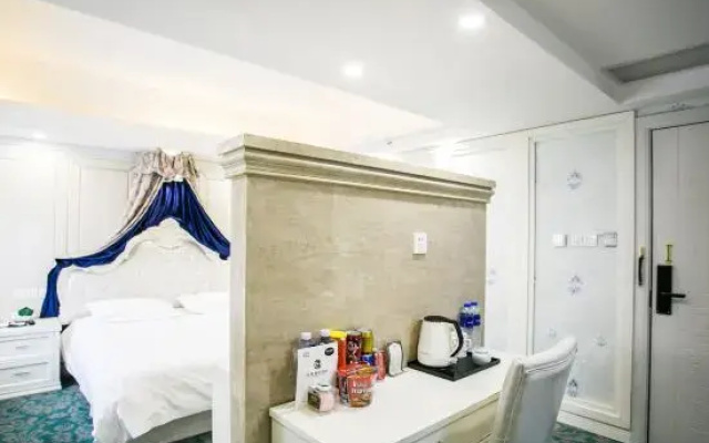 Jichen Hotel (Tongxiang Century Avenue)