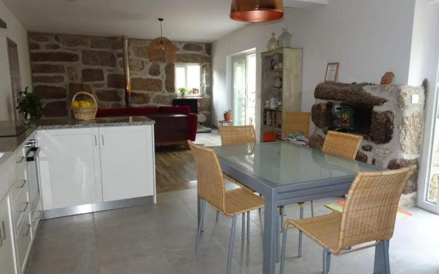 A Casa Com 2 Pereiras