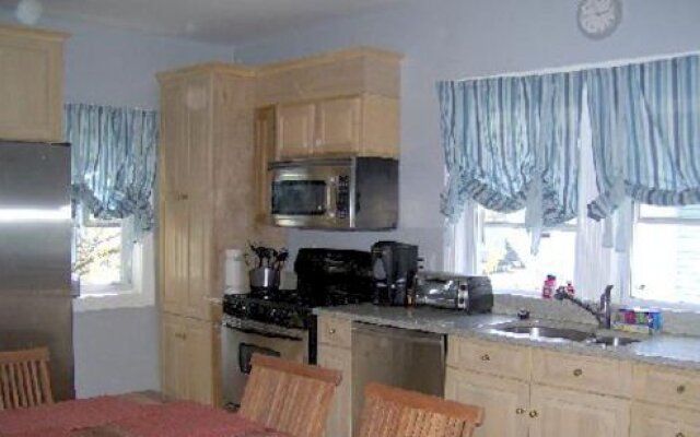 Holman Street Apartment
