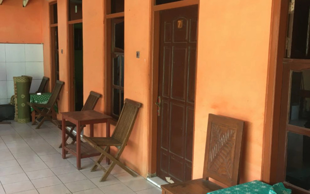 Hotel Trias Parangtritis by ZUZU