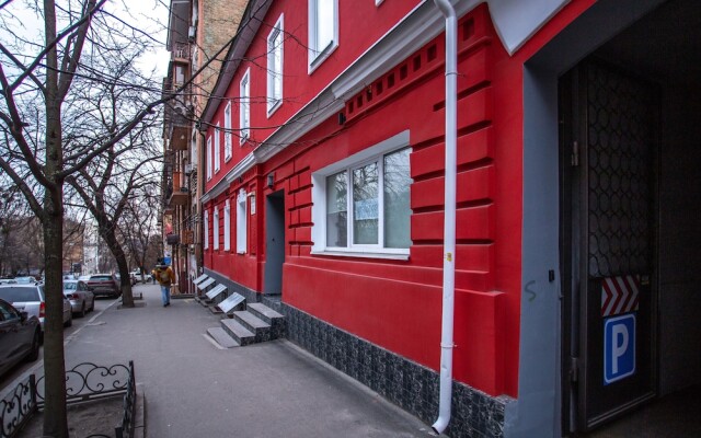 P2B hostel & bar