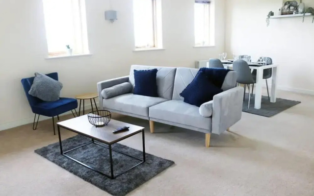 Comfy Duplex 2-bed Apartment in Milton Keynes