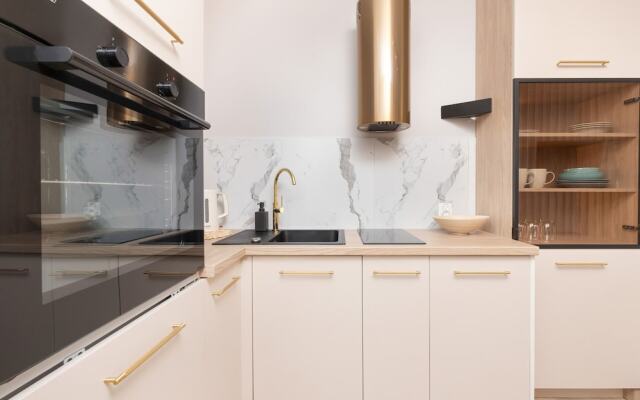 Studio With Bathub in Gdansk by Renters