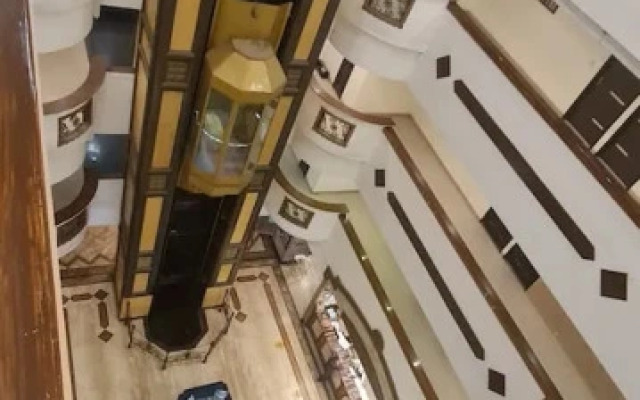 OYO Townhouse 651 Hotel Taksonz