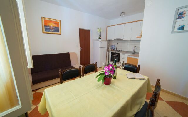 Apartment Zora - with large garden terrace: A Donji-Polanda Supetar, Island Brac