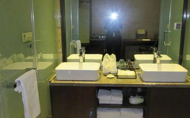 Liwan Holiday Hotel