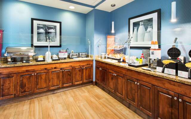 Hampton Inn & Suites Pensacola I-10 N at Univ. Town Plaza