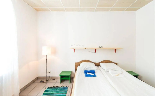 Downtown Forest Hostel  Camping