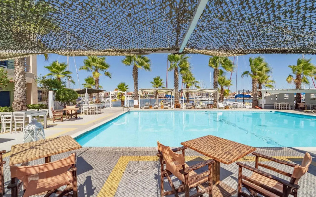 Ianos Hotel