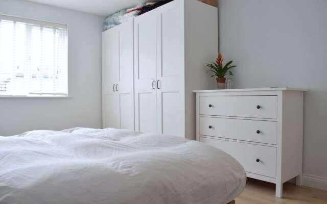 1 Bedroom Flat in East London Sleeps 4