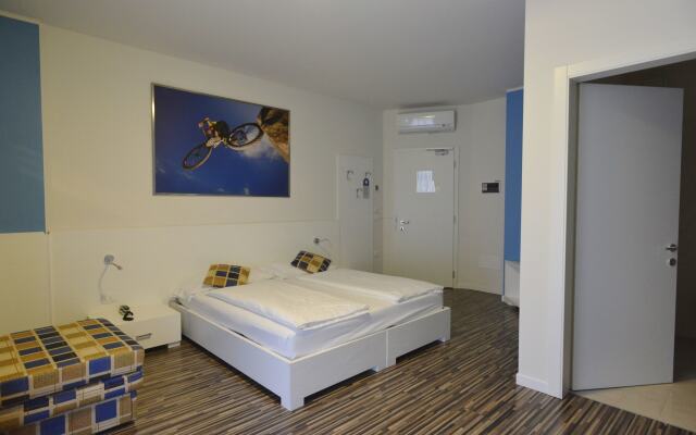 Hi Hotels Torbole Pool & Spa