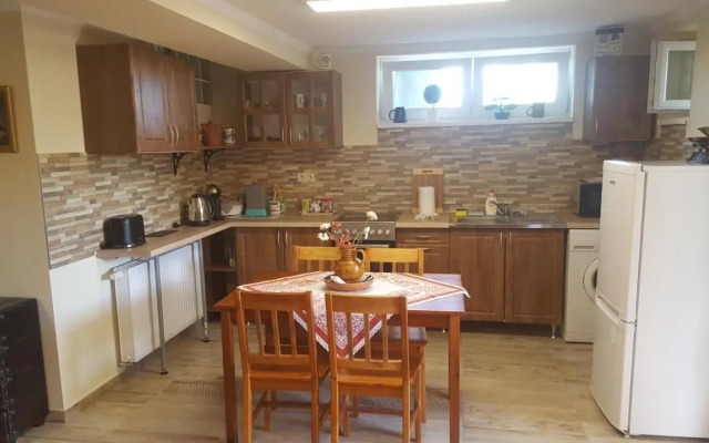 Gyöngyvirág Apartman
