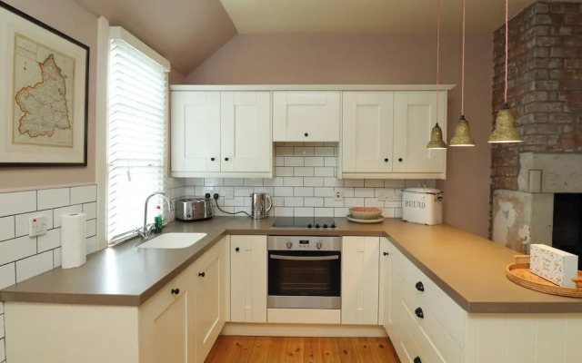 Armstrong Cottages No6