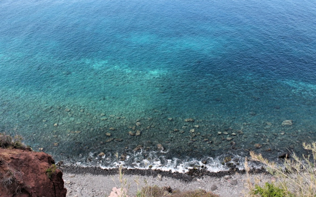 Beachfront cottage in sunny Calheta – the ideal hideaway | Cottage do Mar