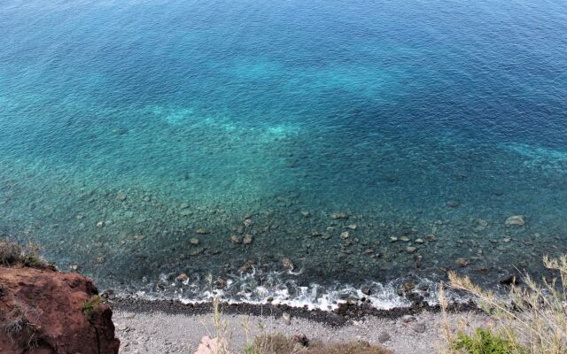 Beachfront cottage in sunny Calheta – the ideal hideaway | Cottage do Mar