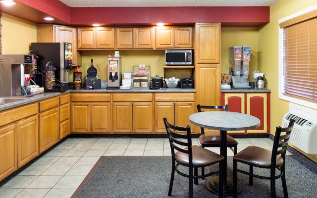 Capital O Amerihost Inn and Suites Kingdom City Hwy 54 MO