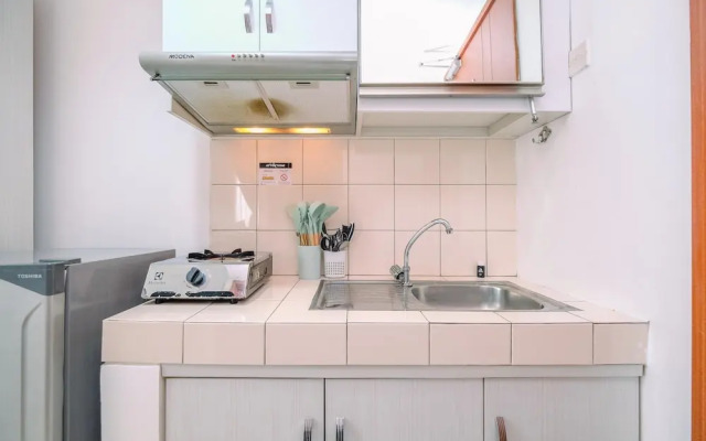 Simple and Cozy Living Studio Apartment at Margonda Residence