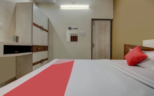 Oyo 19561 Hotel Blue Crystal