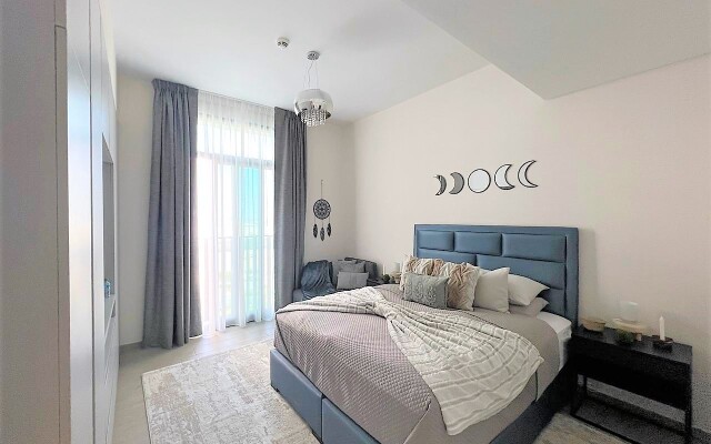 Spacious 1 bedroom with balcony in Wilton Terraces