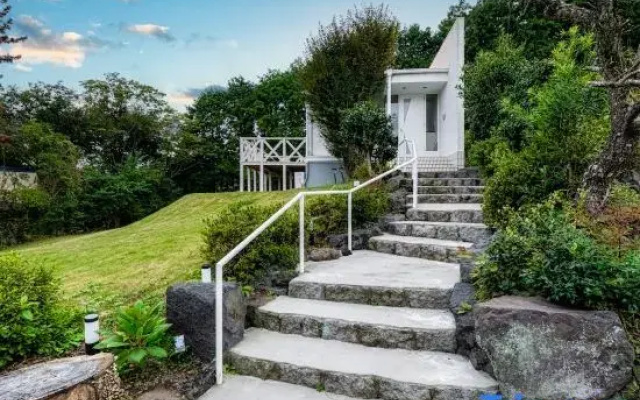 Sunlit Villa Izu