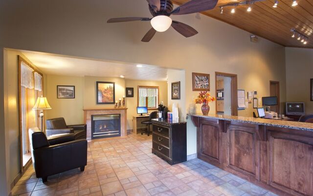 Glenwood Springs Cedar Lodge