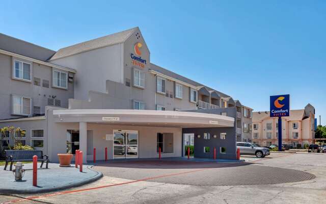 Comfort Suites DFW Airport