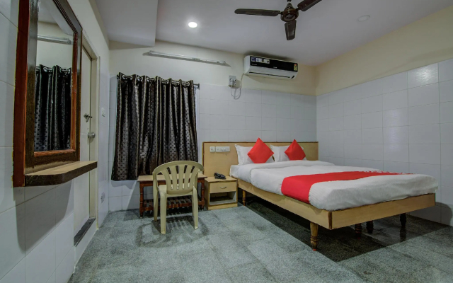 OYO 14669 Mayur's Residency