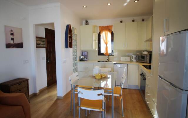 Comely Holiday Home in Empuriabrava With Barbecue