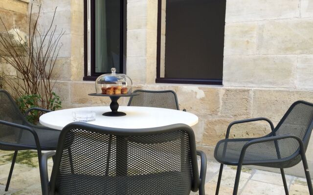 Yndo Hotel
