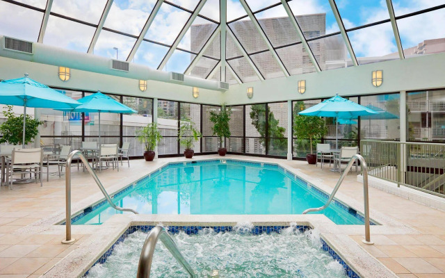 Embassy Suites by Hilton Crystal City National Airport