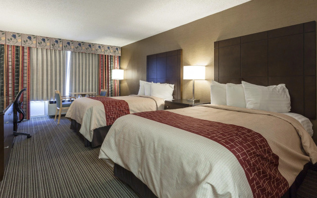 Red Roof Inn & Suites DeKalb