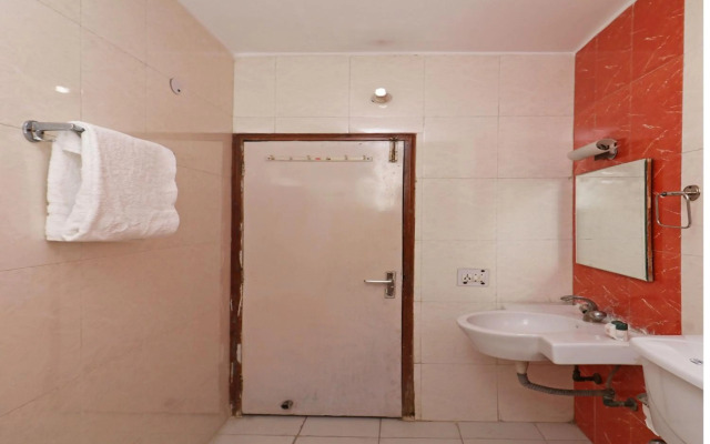 OYO 10662 Hotel Town Noida
