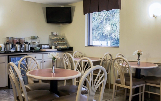 Quality Inn & Suites St Augustine Beach Area
