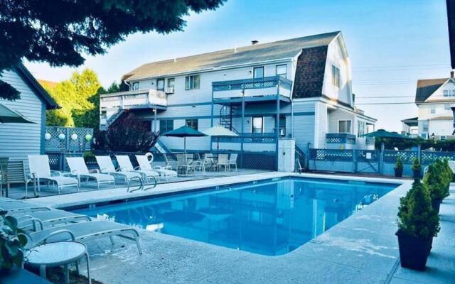 The Lighthouse Inn & Suites