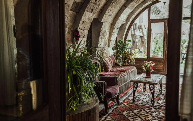 Sah Saray Cave Suites Halal Hotel
