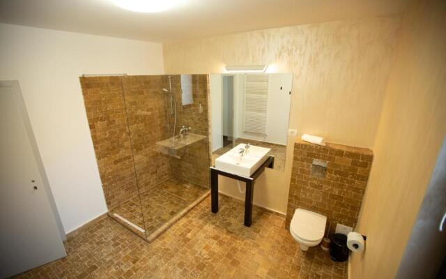 Renato HOUSE